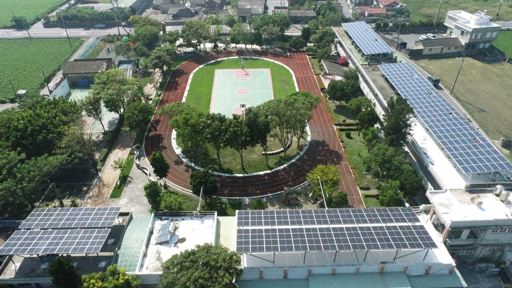 由大眾電腦提供EPC服務，建置廣興國小太陽能源雲端管理系統