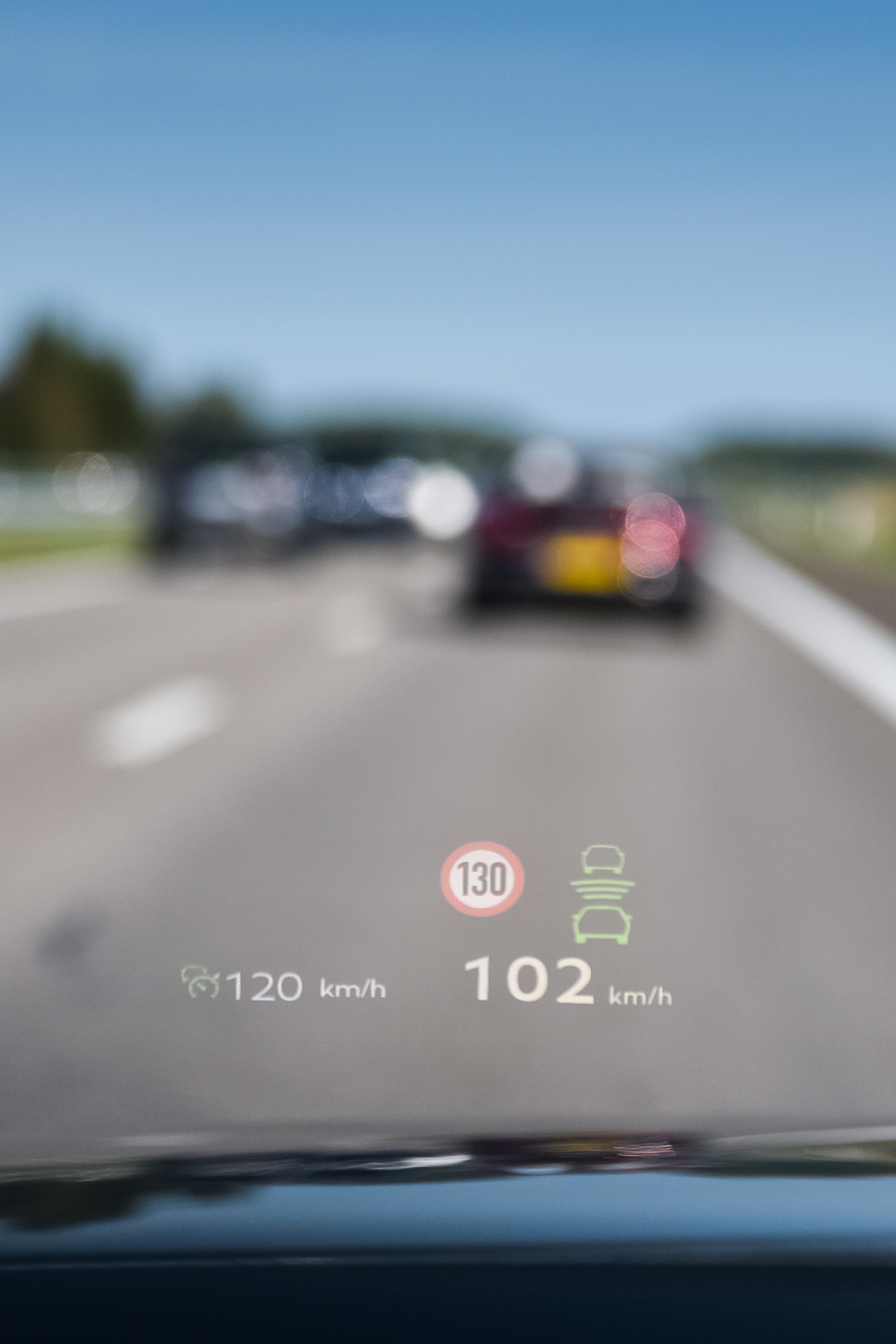 Features of Windshield Head-up Display